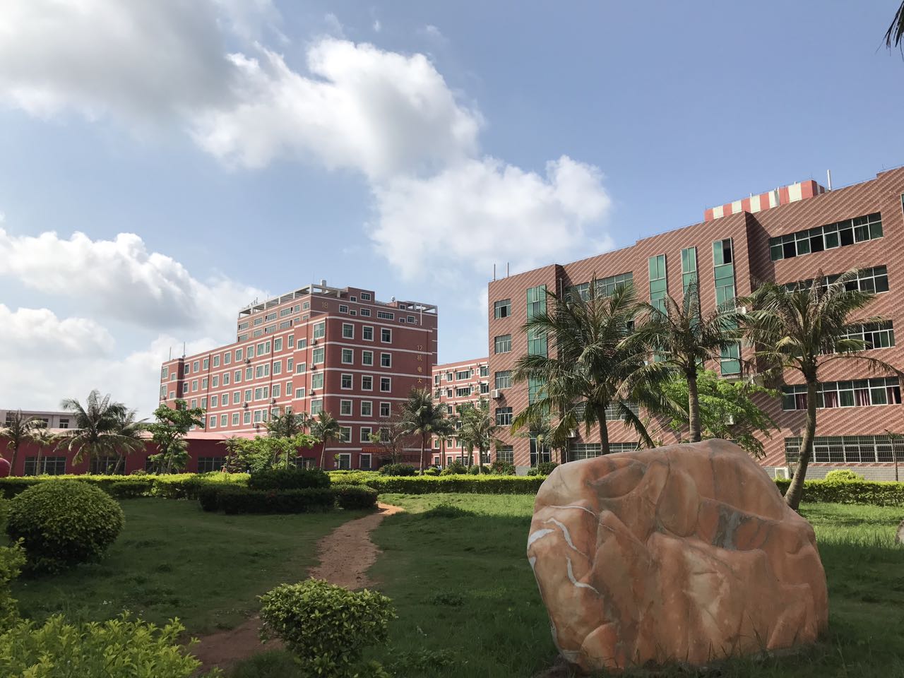 欢迎访问海南科技职业学院官方网-手机站