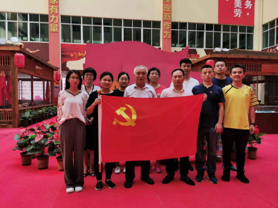 C:\Users\Administrator\Desktop\娣卞叆寮€灞曗€滀笉蹇樺垵蹇冦€佺墷璁颁娇鍛解€濅富棰樻暀鑲叉椿鍔╘.png