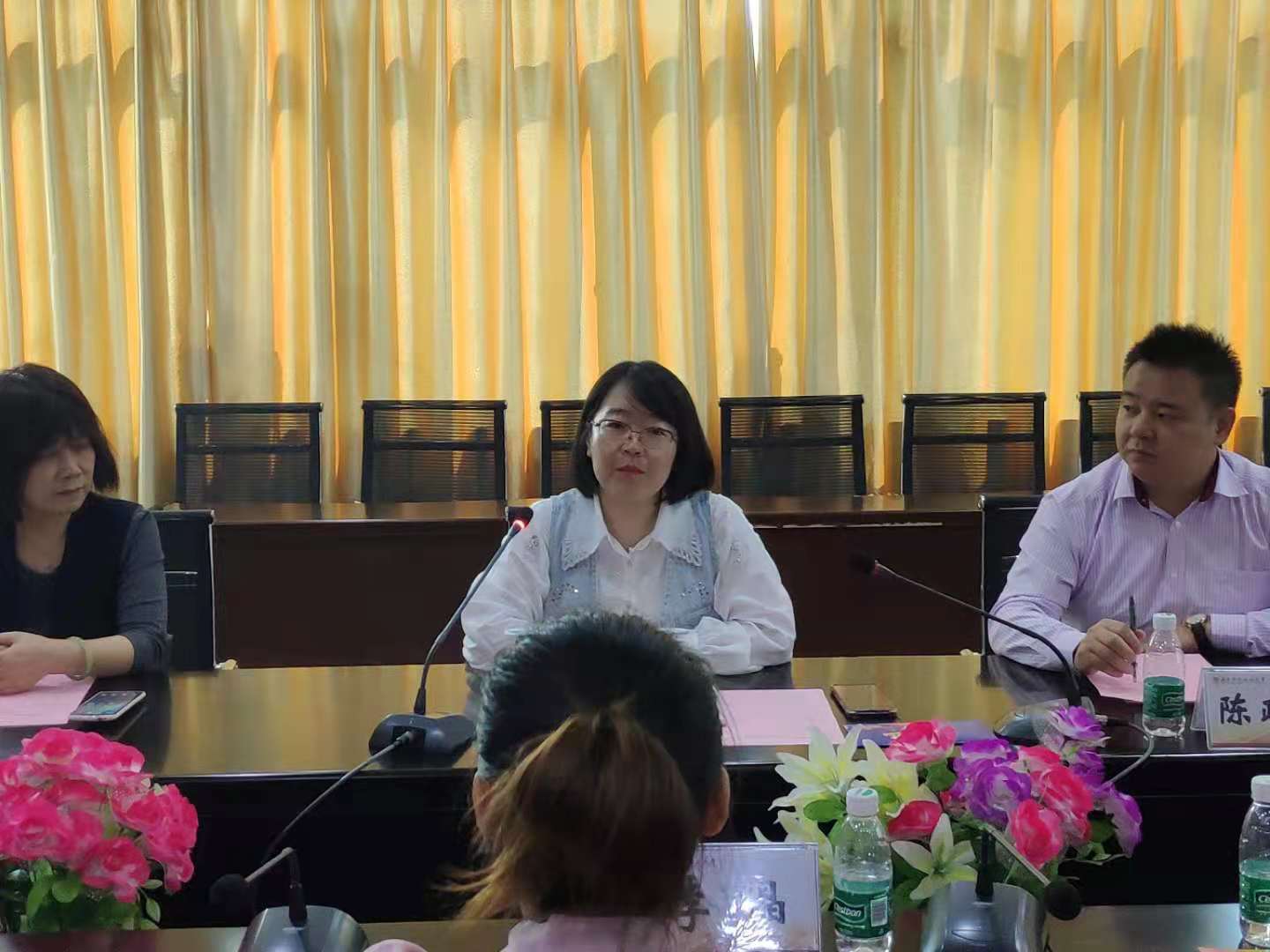 我校副校长冯莉颖进行会议总结.jpg