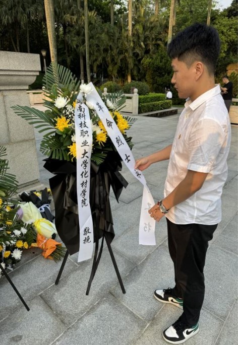 祭奠革命先烈3.jpg